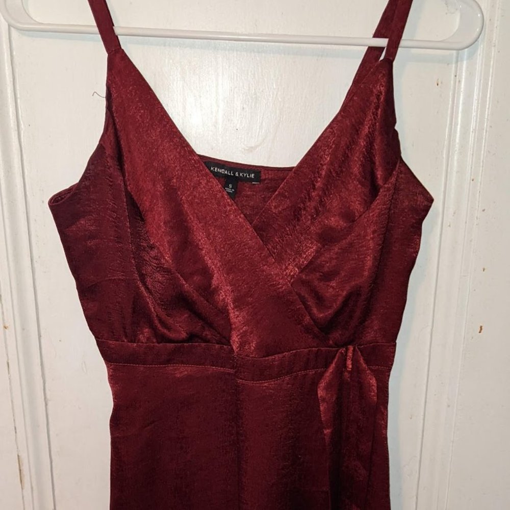 Burgundy fake wrap dress with front tie